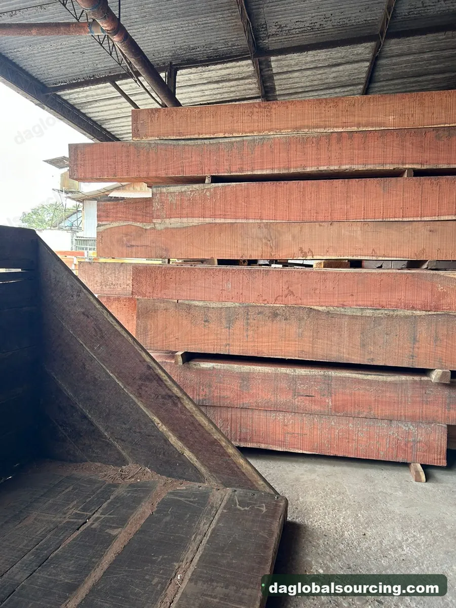Balsamo / Estoraque squared from Bolivia — goods a Vietnam buyer wants